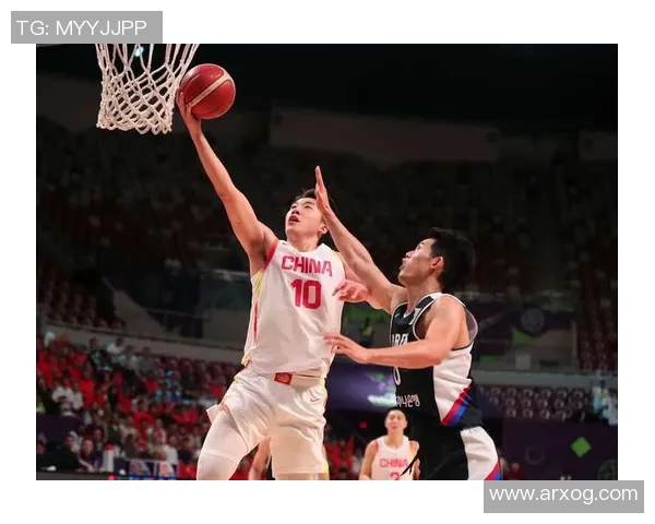 霍深坪成功封堵广州队进攻展现出色防守策略与团队协作精神 霍深坪成功封堵广州队进攻展现出色防守策略与团队协作精神