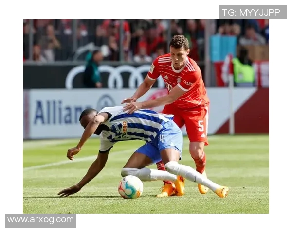 拜仁逆转柏林赫塔，3-2惊险获胜引爆全场欢呼